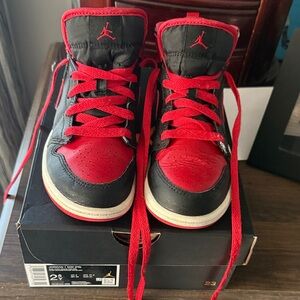 Jordan Kids Sneakers in Black and Red
